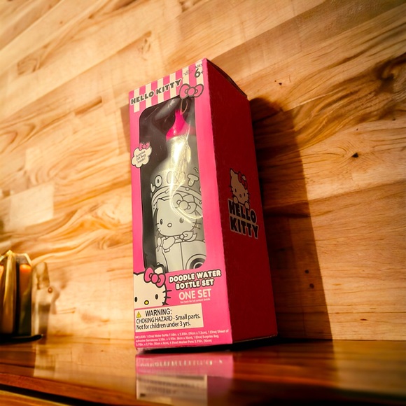 🎄Hello Kitty Doodle & Decorate Surprise Gift Bag Inside Water Bottle! - Picture 9 of 12
